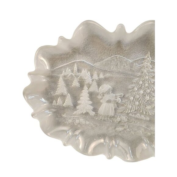 Mikasa Platter Clear Glass Ruffled Edge Serving Plate With Winter Scene Design - Picture 9 of 10